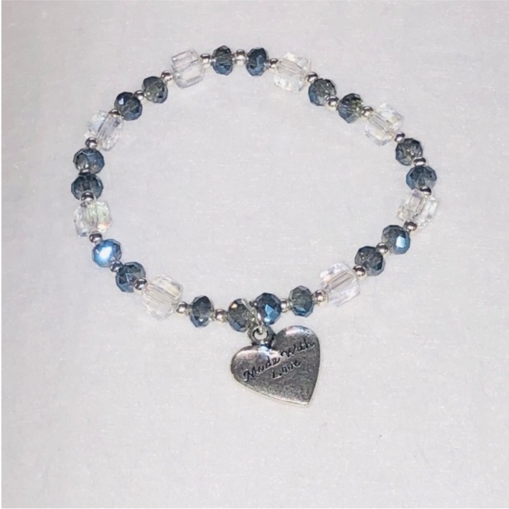 UNBRANDED Faceted CRYSTAL GLASS Stretch Bracelet With SILVER Heart Charm - Picture 2 of 8